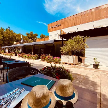 Hotel Zlatni Rat