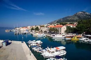Hotel Zlatni Rat 4*