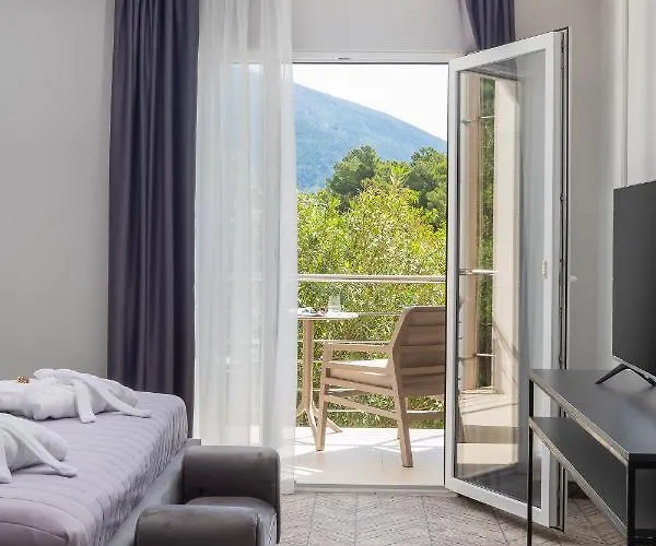 Zlatni Rat Hotel 4*
