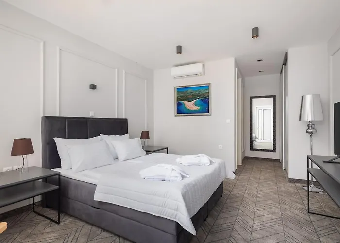Zlatni Rat Hotel 4*