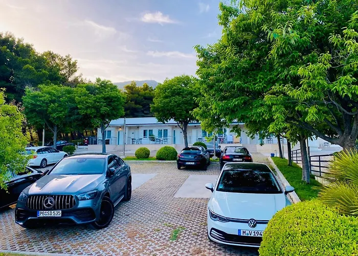 Zlatni Rat Hotel 4*