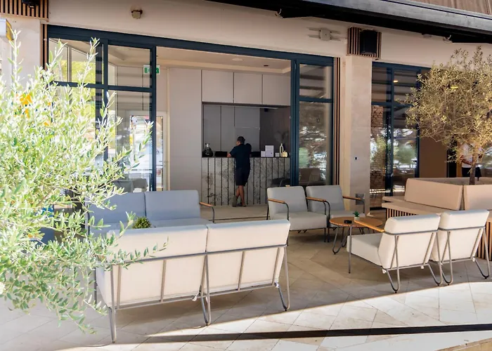 Zlatni Rat Hotel 4*