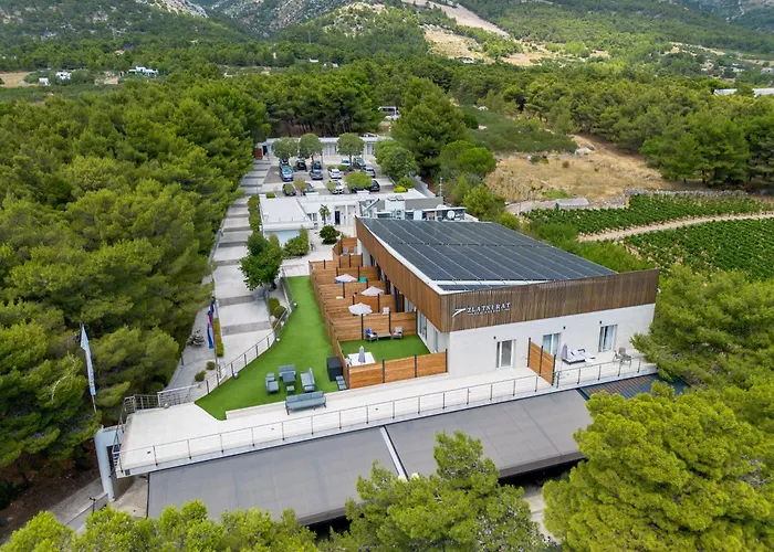 Hotel Zlatni Rat 4*