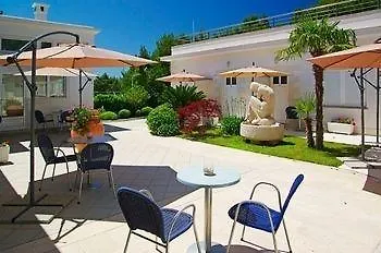 Hotel Zlatni Rat 4*