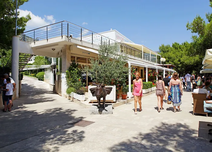 Zlatni Rat Hotel