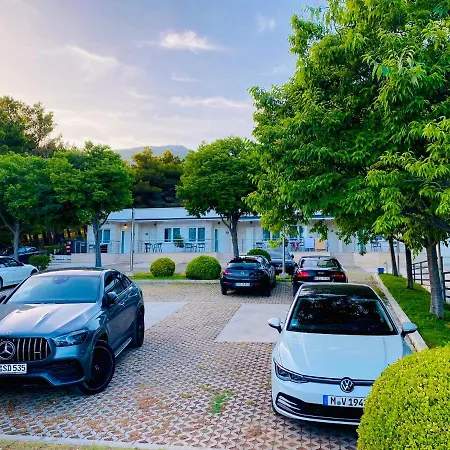 Zlatni Rat Hotel 4*