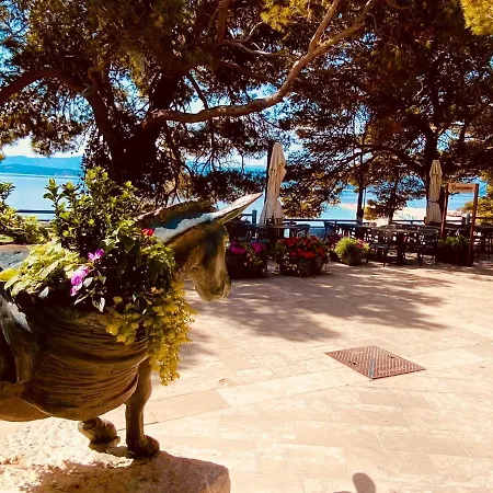 Zlatni Rat Hotel 4*