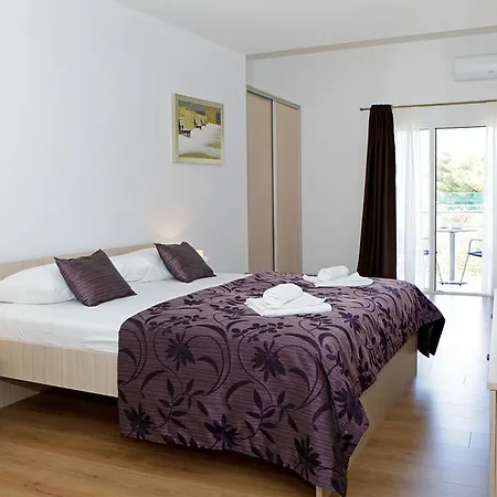 Zlatni Rat 4*